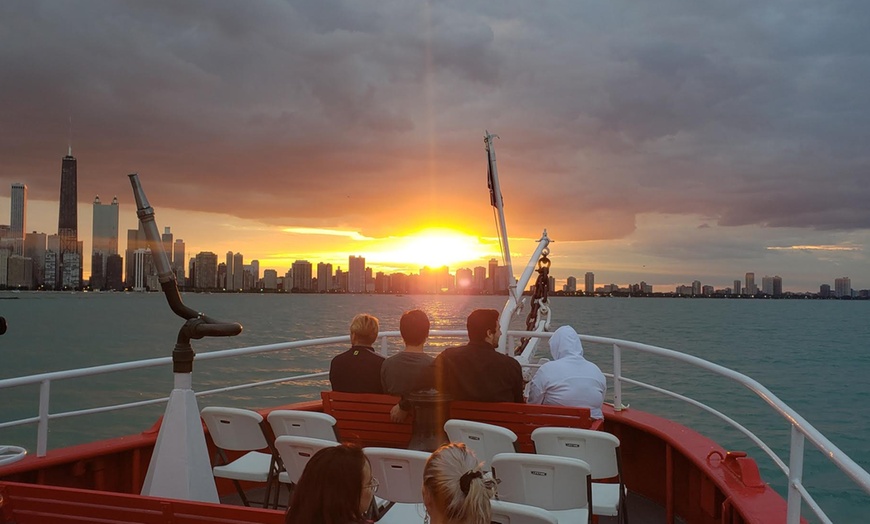 Image 2: Boat Tour from Chicago Fireboat Tours